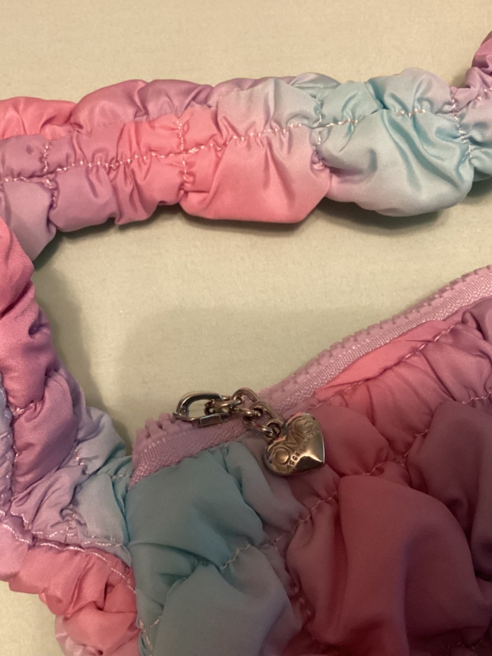 OMG Accessories puffy bag - Picture 4 of 5